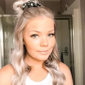 Meet your Posher, Courtney